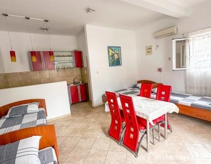 Vukadinovic House, , private accommodation in city Budva, Montenegro - Apartman
